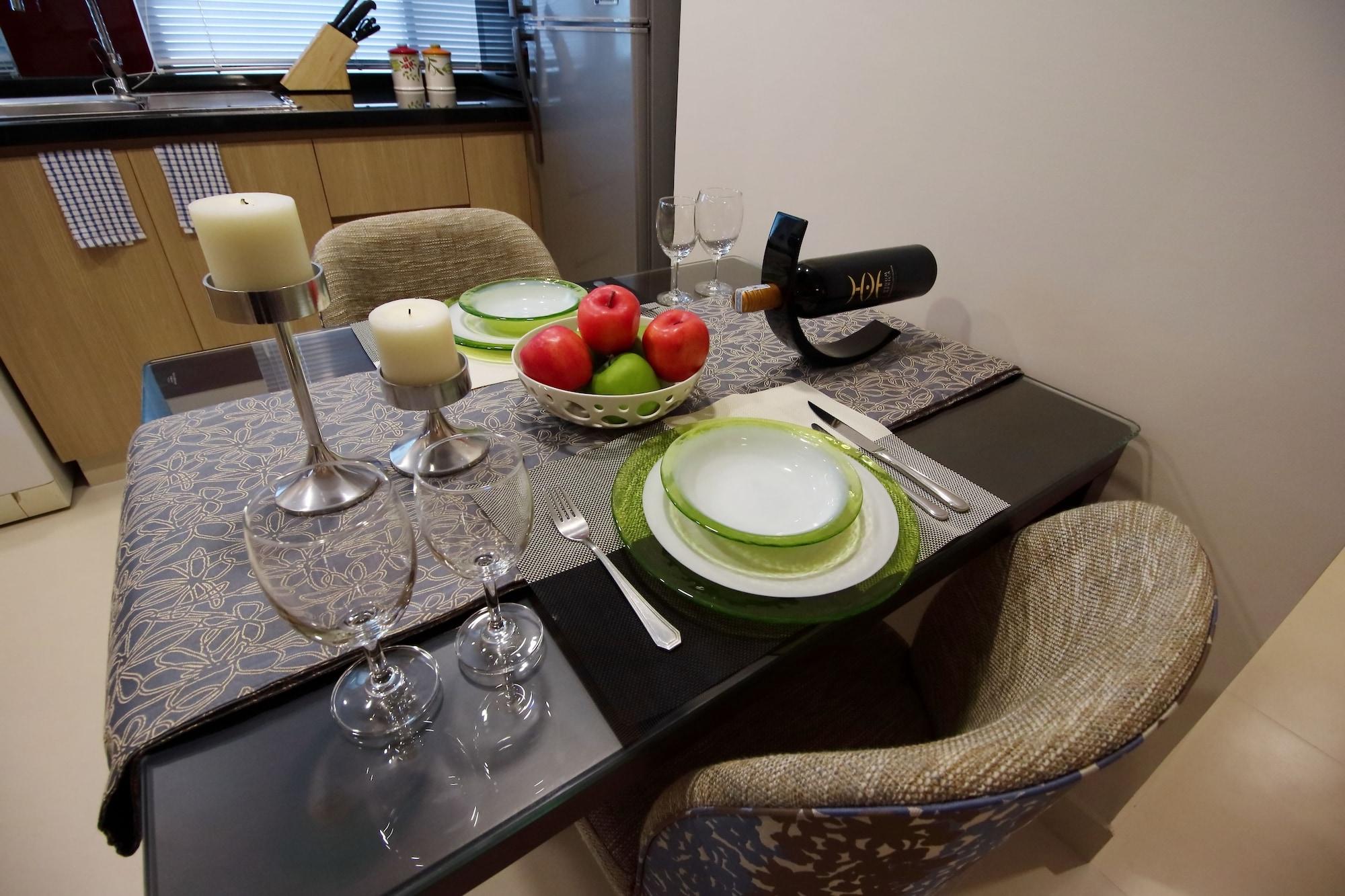 Somerset Ho Si Minh-város Kültér fotó A table set for dinner